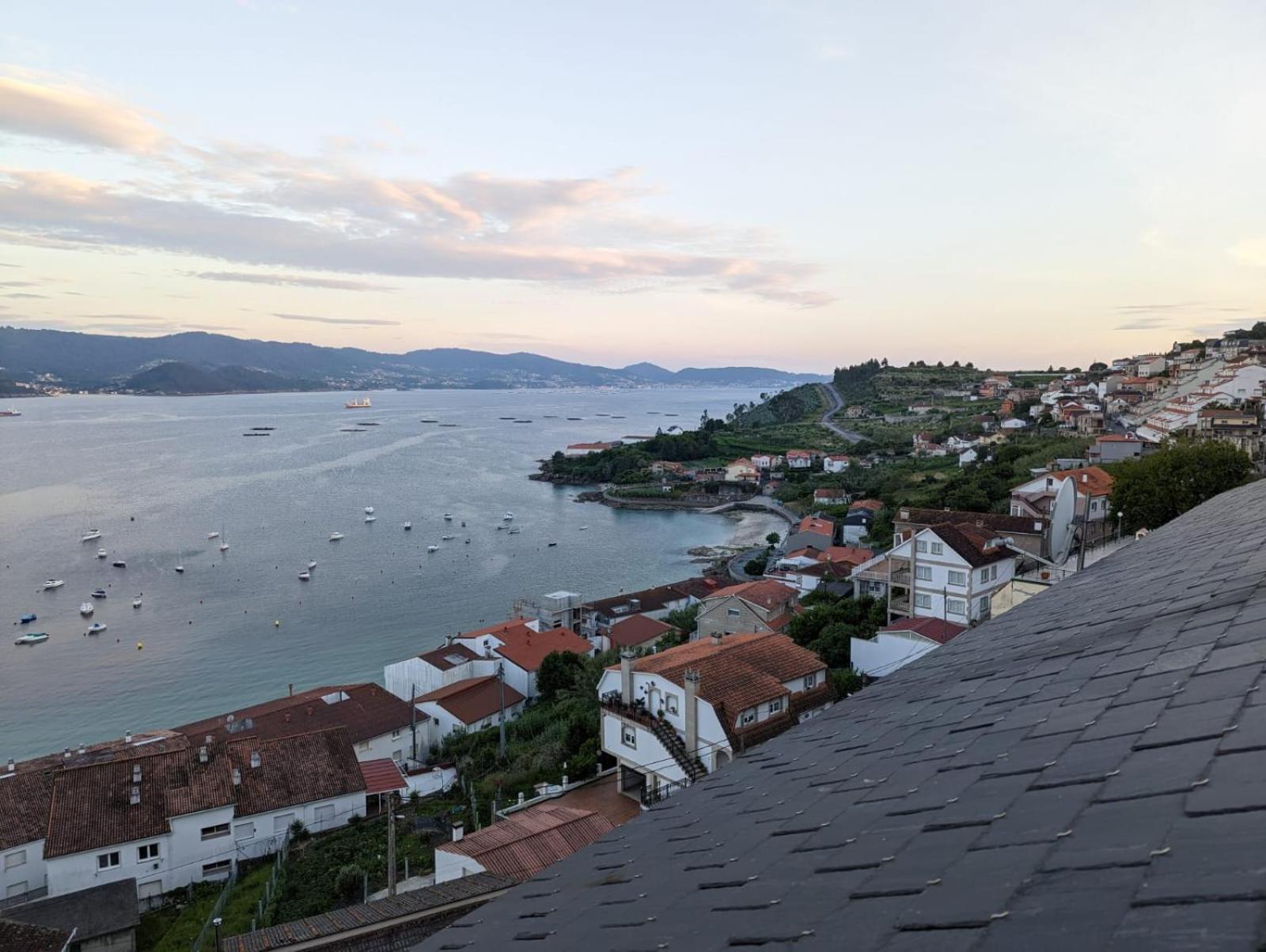 Atico Con Vistas En Raxo Apartment Bagian luar foto